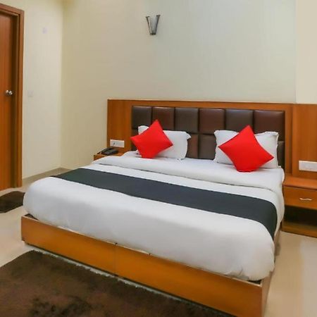 ホテル Capital O Bvh Hospitality Near Pvr Ansal Plaza Greater ノイダ エクステリア 写真
