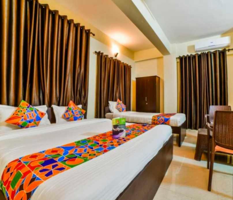 ホテル Capital O Bvh Hospitality Near Pvr Ansal Plaza Greater ノイダ エクステリア 写真