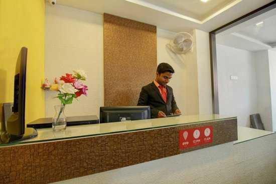 ホテル Capital O Bvh Hospitality Near Pvr Ansal Plaza Greater ノイダ エクステリア 写真